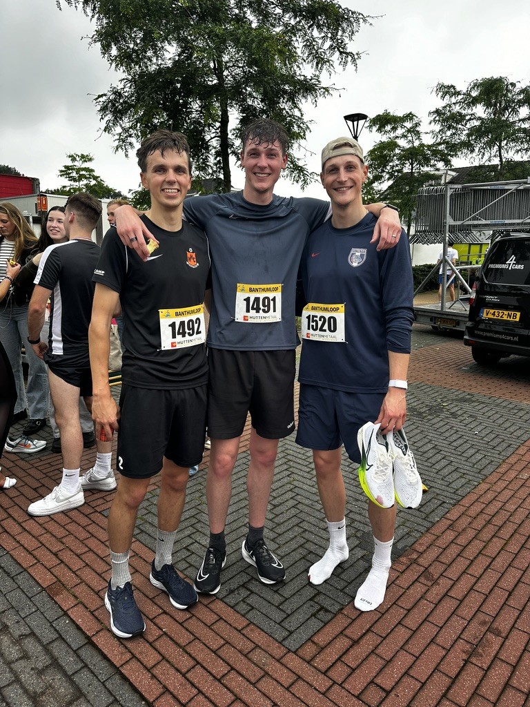 Hardlopen samen na een wedstrijd